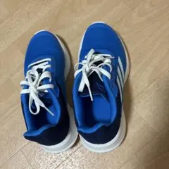 adidas 青 スニーカー 3本ライン