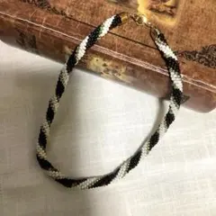 ビーズ　ネックレス　チューブクロッシェ　レトロ　マルチカラー ヴィンテージ