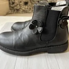 18.5㎝　女の子　お花モチーフ　黒ブーツ