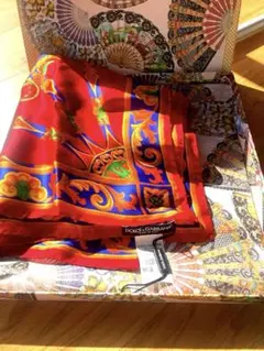 Dolce & Gabbana タッセル柄　赤 シルクスカーフ【未使用新品箱付】