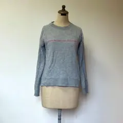 グレーの長袖スウェット