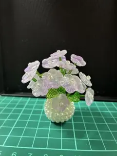 花瓶　ハンドメイド ビーズフラワー パープル系　置物