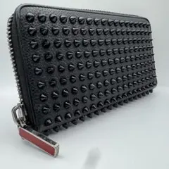 【美品】ルブタン　パネトーネ　スパイクスタッズ長財布　シボ革　ブラックのサムネイル