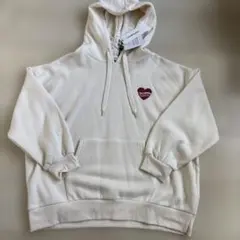 新品タグ付き⭐︎lovetoxic アイボリーパーカー ハートロゴ付き