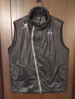 未使用〈OAKLEY〉中綿ベスト XL 黒 オークリー オフセットファスナー