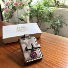 COACH レザーキーホルダー 花チャーム付き　写真入れ
