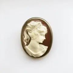 カメオ風　レトロ　ブローチ