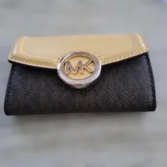 Michael Kors キーケース 黒とベージュ