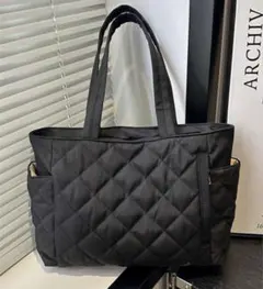ブラック　キルティングトートバッグ　黒　収納力抜群