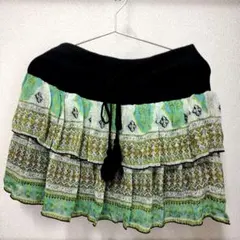 【美品】フリル付き緑のミニスカート