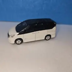 トミカ 日産 セレナ