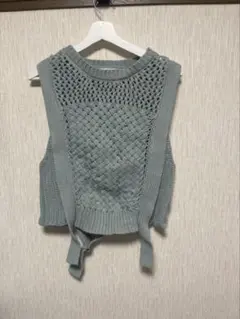 BEAMS HEART ケーブル編み ニットベスト くすみグリーン ショート丈のサムネイル