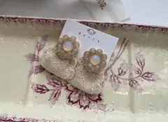 タイムセール！ハンドメイドイヤリング　レースリボンベージュ(元値¥3500)