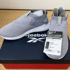 新品Reebok スニーカー