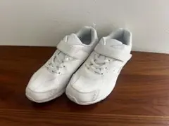 ホワイト スニーカー 瞬足　23.5cm