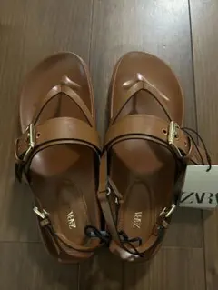 ZARA バックルストラップサンダルのサムネイル