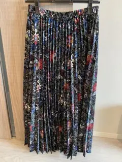 アーバンリサーチドアーズ フラワープリントプリーツスカート 花柄 総柄 ブラック