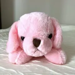 ピンクのリボン付きぬいぐるみ