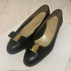 フェラガモ　パンプス　ヒール　22.5cm相当 黒　ヴァラ　型押し　リボン　靴