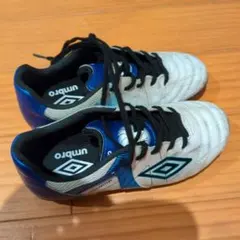 umbro サッカースパイク19センチ ホワイト/ブルー