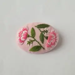 草花の手刺繍くるみボタンブローチ