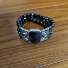 ブラックビーズの多層ブレスレット