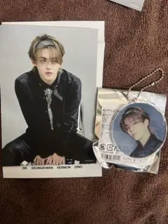 seventeen 消費期限　アクリルキーリング エスクプス