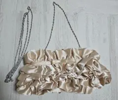 フリルデザイン ベージュ サテン パーティーバッグ