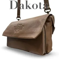 【美品】ダコタ　ショルダーバッグ　レザー　ロゴ型押し　斜め掛け　ブラウン　大容量