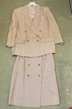 Oxford Traditional麻混ダブルアイボリースーツ