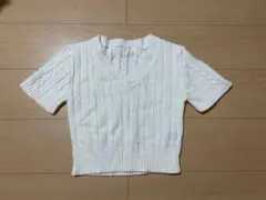 【試着のみ】ホワイト ケーブル編み Vネック 半袖ニット