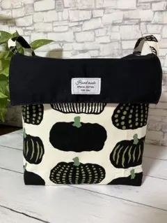 ハンドメイド　カボチャ柄黒色蓋付き大きめ布バスケット