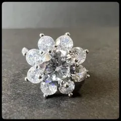 エレガントな花形リング　シルバー　フラワー　ラウンドカット　新品未使用　キラキラ