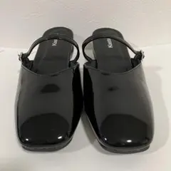 美品★kastane オケージョン対応 ラウンドヒールストラップパンプスのサムネイル