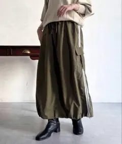 ●新品●クロジエール　サイドラインカーゴスカート　カーキ　タグ付きのサムネイル