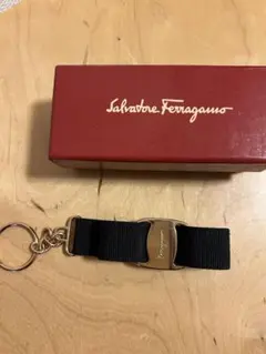Salvatore Ferragamo ブラックリボンキーホルダー