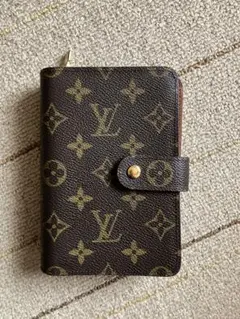 【新品未使用】　Louis Vuittonモノグラム パスケースつき二つ折り財布