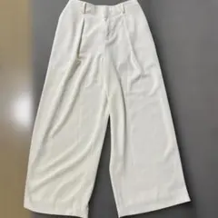 ユニクロ　白パンツ