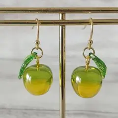 No.2480 青りんごピアス ハンドメイド レジン