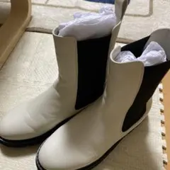 サイドゴアブーツ ホワイト×ブラック