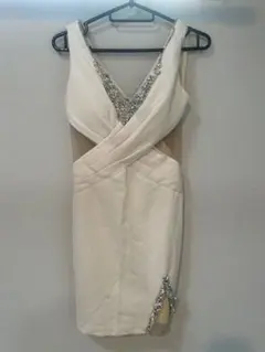 AR アイボリー Vネック キャバドレス　ビジュー付き
