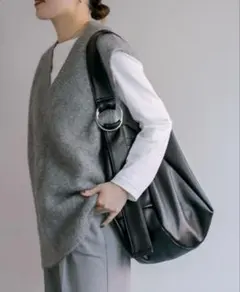 イアパピヨネ《WEB限定/A4サイズ対応》シュリンクダブルリングショルダーバッグ