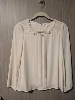 LODISPOTTO ビジュー付きブラウス Mサイズのサムネイル