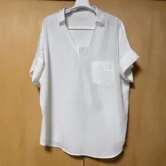 AZUL BY MOUSSY ホワイト Vネック 半袖シャツのサムネイル