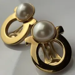 Ferragamo gancini pearl earrings ガンチーニ