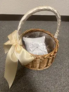 ホワイトリングピロー ラタン製バスケット付き　ウェディング　結婚式