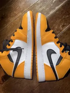 AIR JORDAN 1 MID TAXI ナイキ