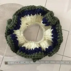 ニットシュシュ 緑 白 紺 フリルデザイン