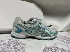 可愛いASICS ランニングシューズ 青/白 未使用に近い ５時間タイムサービス