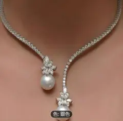 エレガントなパーティーに最適なシマリングラインストーンネックレス